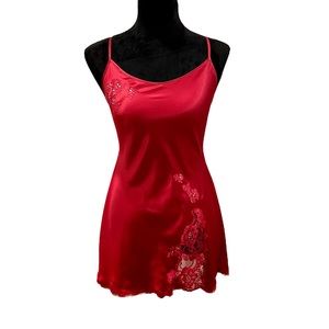 Y2K Victoria’s Secret Satin and Lace Slip Size Medium Madison Beer